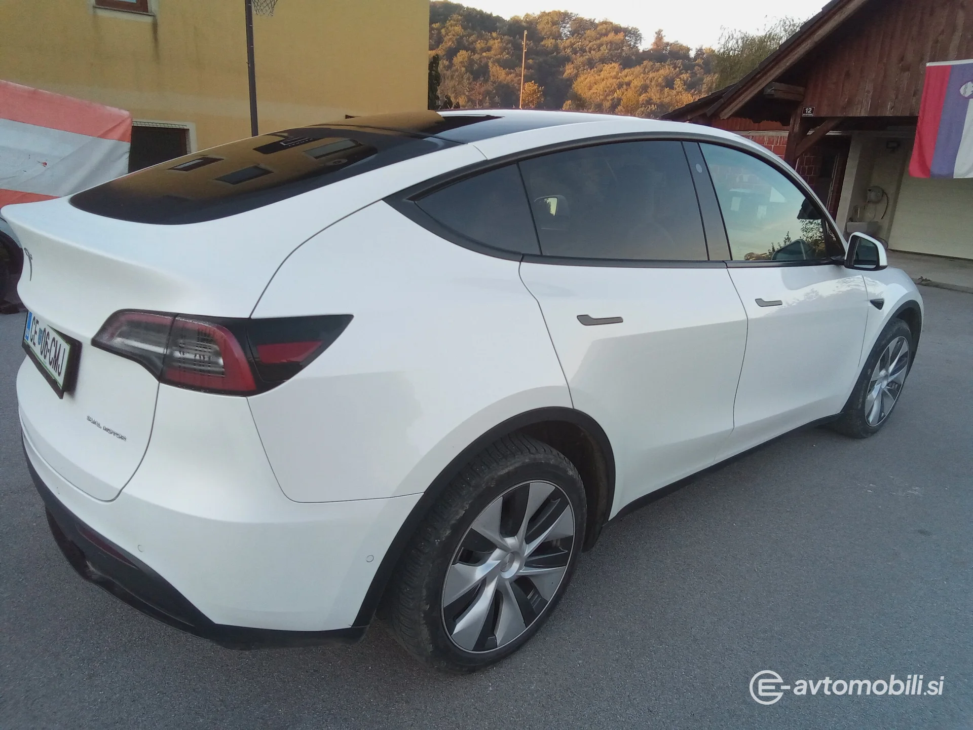 Tesla Model Y 2022 – fotografija 1